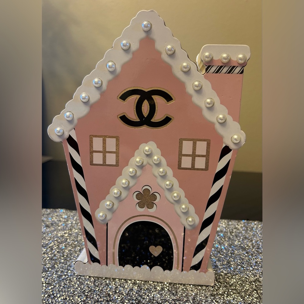 CHANEL Pink and Black Decorative House Wooden Stand - Picture 2 of 4